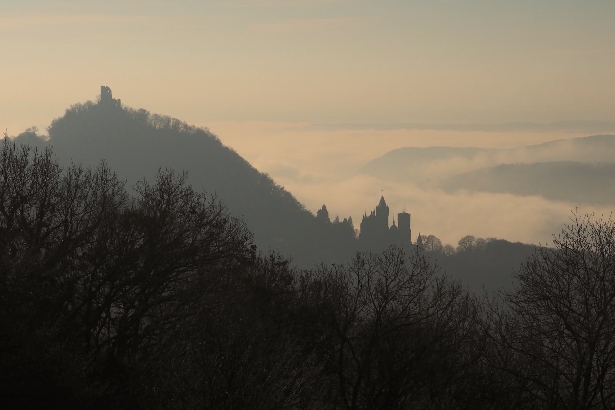Drachenfels im Sonnenuntergang